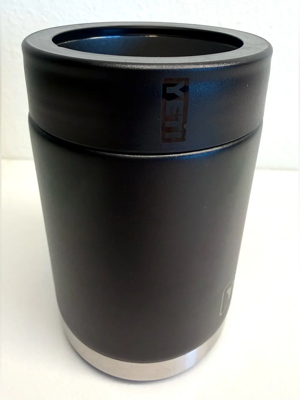 YETI Rambler Colster Can Insulator Black w/ Screw-On Lid